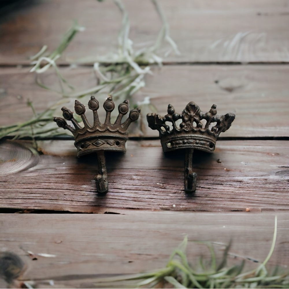 Set of 2 Vintage Crown Wall Hook Brown Cast Iron Crown Hooks for Towels, Clothes